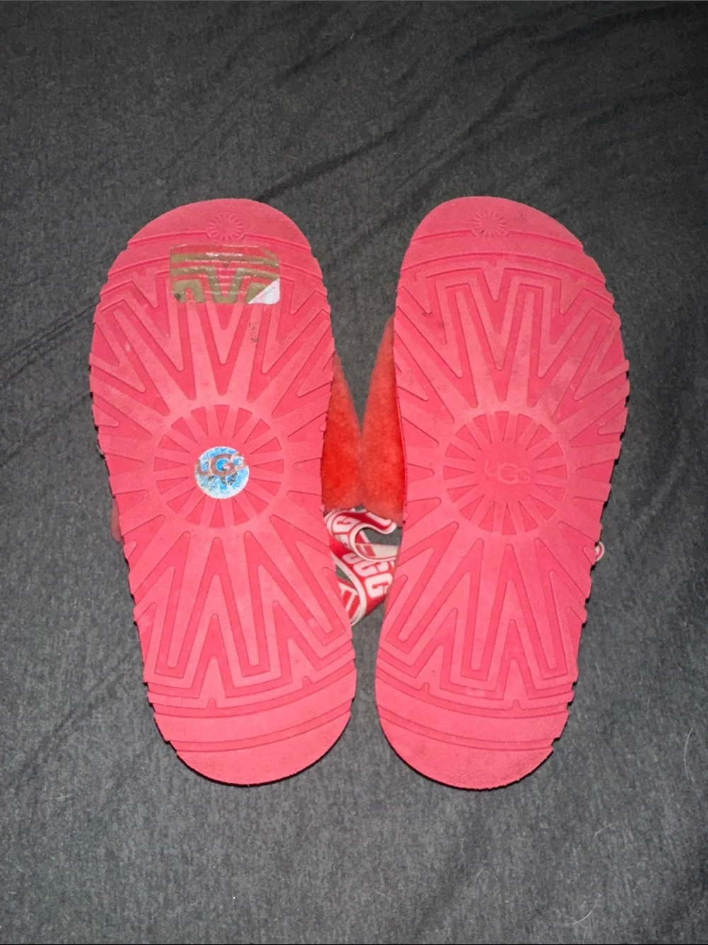 UGG Kids Fluff Slide Sandal - Vibrant Coral